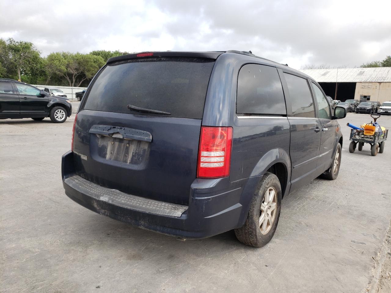 Photo 4 from auction – 2008 CHRYSLER TOWN & COU with VIN 2A8HR54P08R142596