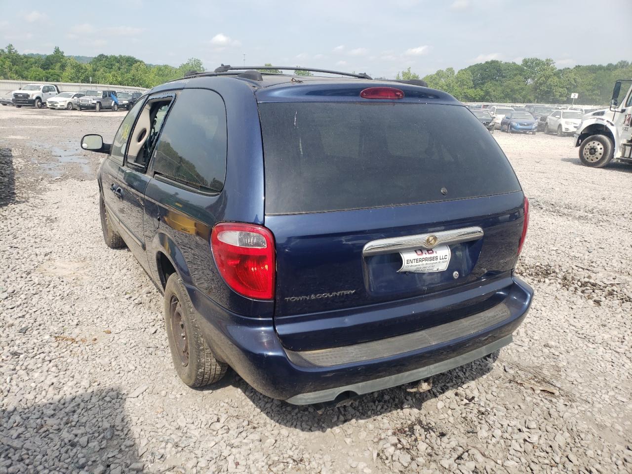 Photo 3 from auction – 2005 CHRYSLER TOWN & COU with VIN 2C4GP54L95R460959