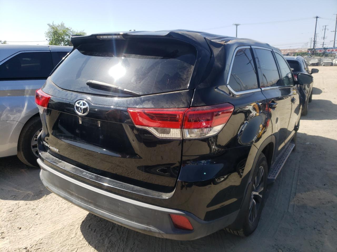 Photo 4 from auction – 2018 TOYOTA HIGHLANDER with VIN 5TDZARFH4JS039288
