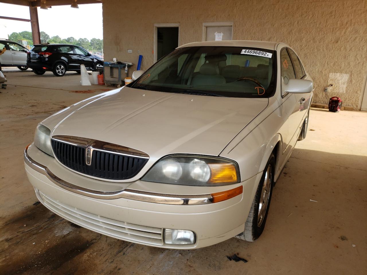 Photo 2 from auction – 2001 LINCOLN LS with VIN 1LNHM87A01Y714598