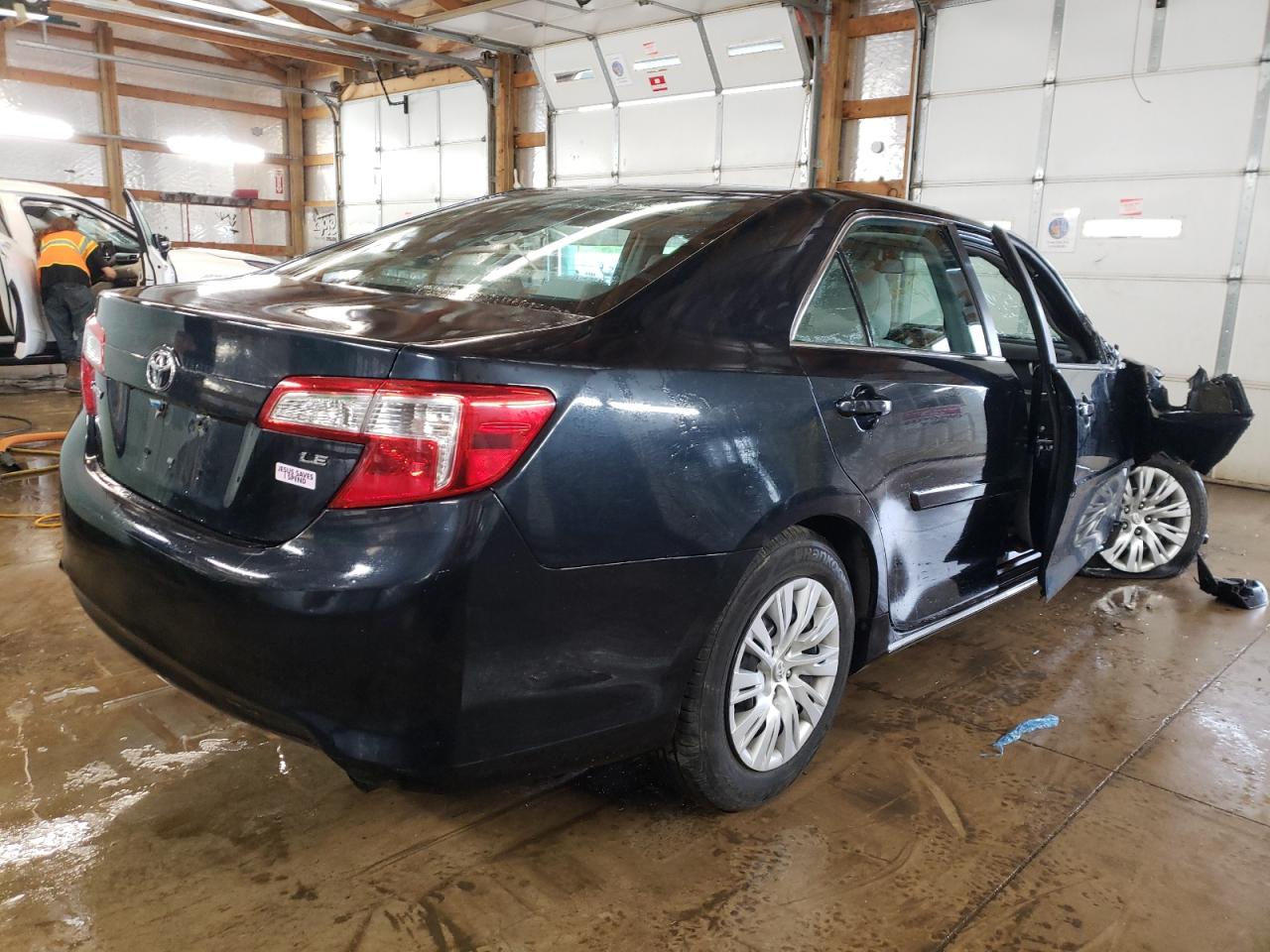 Photo 4 from auction – 2014 TOYOTA CAMRY L with VIN 4T1BF1FK5EU819698