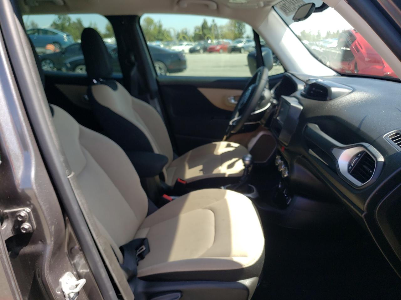 Photo 5 from auction – 2016 JEEP RENEGADE S with VIN ZACCJBAW7GPC51501