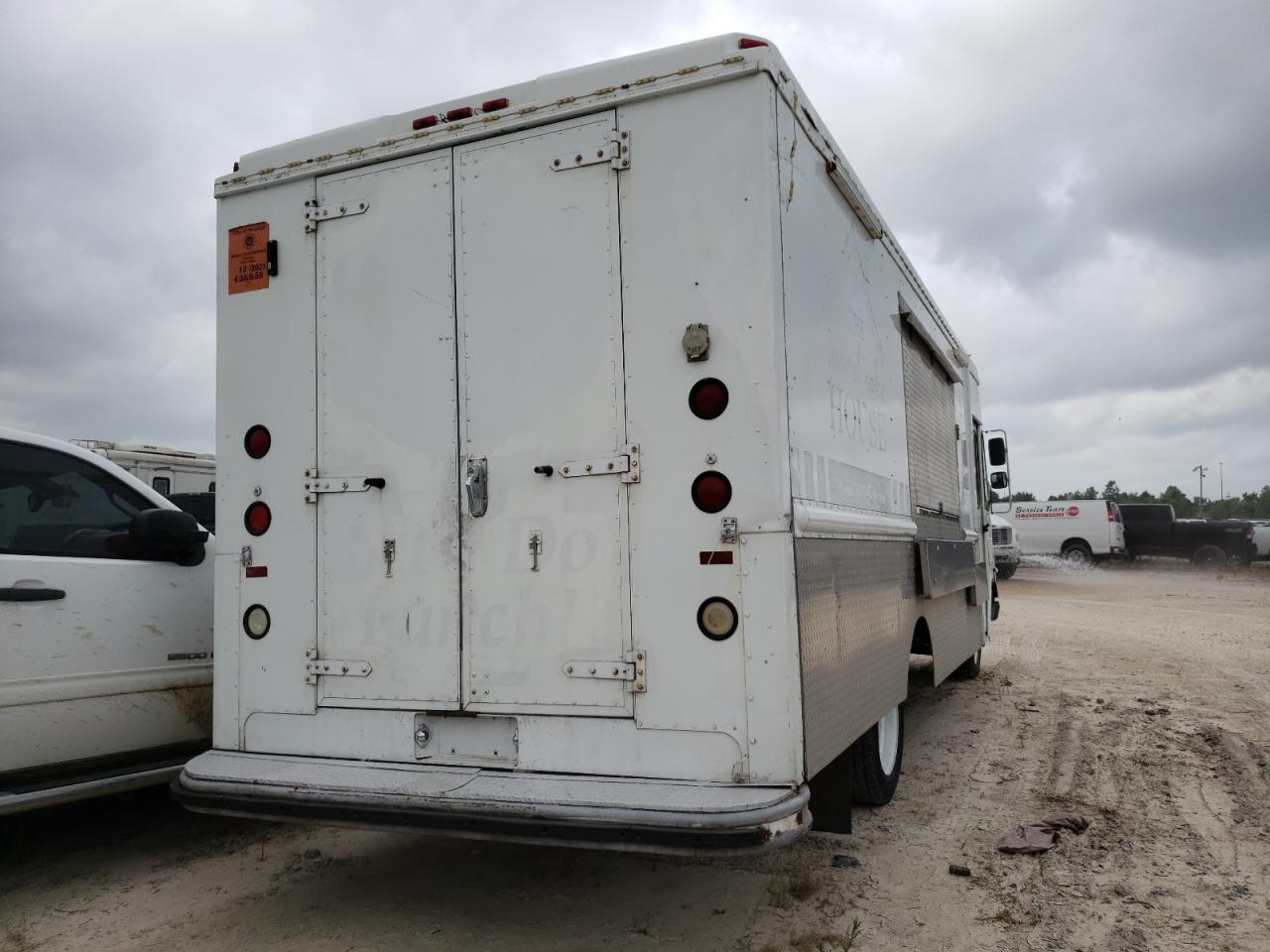 Photo 4 from auction – 1999 WORKHORSE CUSTOM CHASSIS FORWARD CO with VIN 5B4HP32Y5X3310565