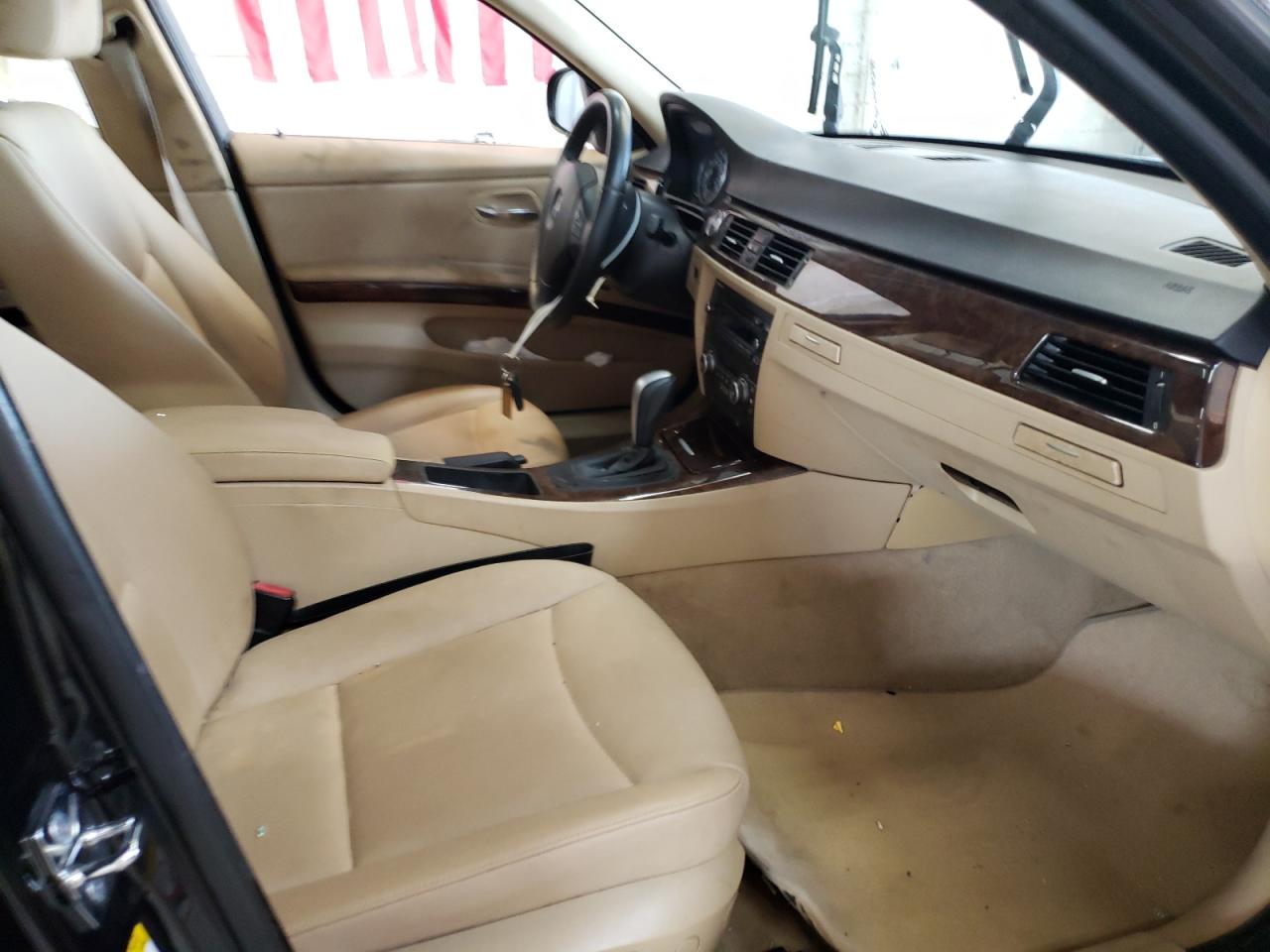 Photo 5 from auction – 2009 BMW 328 I with VIN WBAPH77529NL82868