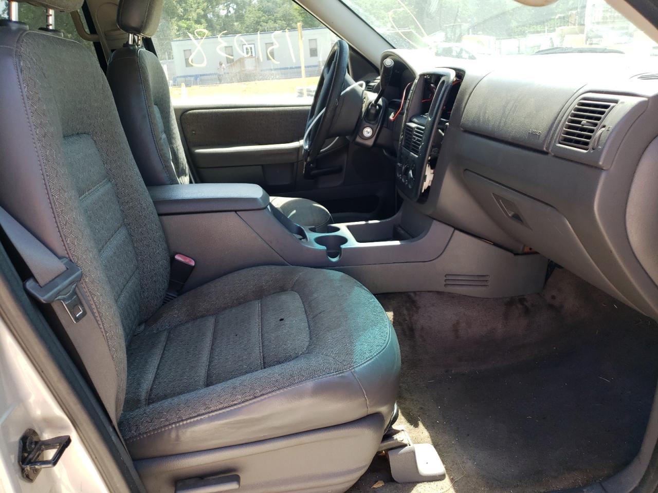 Photo 5 from auction – 2002 FORD EXPLORER X with VIN 1FMZU72K12ZC90519