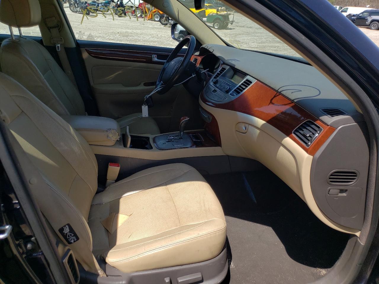 Photo 5 from auction – 2012 HYUNDAI GENESIS 3. with VIN KMHGC4DDXCU204517