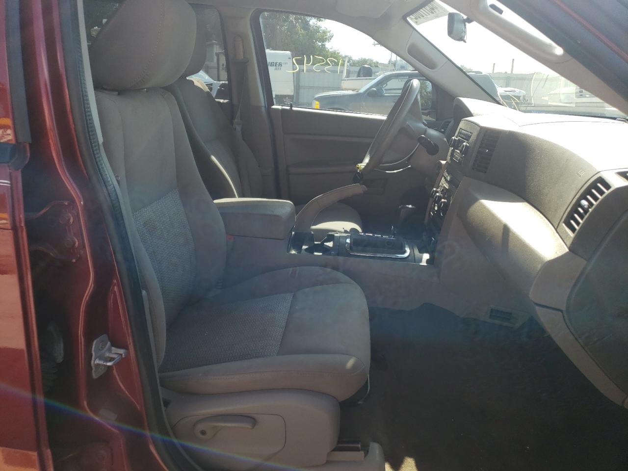 Photo 5 from auction – 2007 JEEP GRAND CHER with VIN 1J8HS48P57C699455