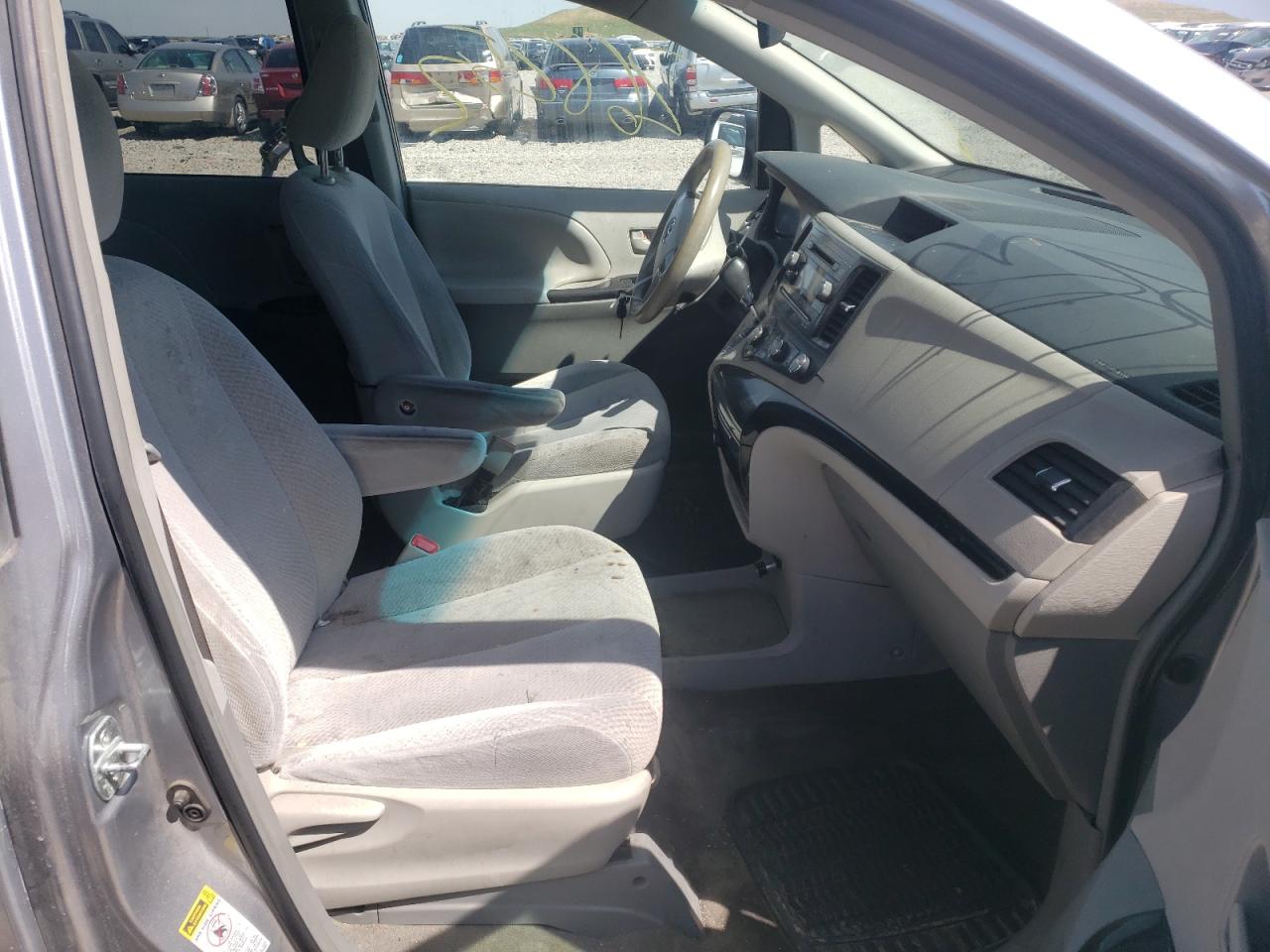 Photo 5 from auction – 2012 TOYOTA SIENNA BAS with VIN 5TDKA3DC0CS014073
