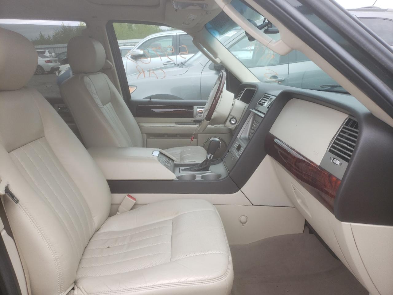 Photo 5 from auction – 2003 LINCOLN NAVIGATOR with VIN 5LMFU28R23LJ02909