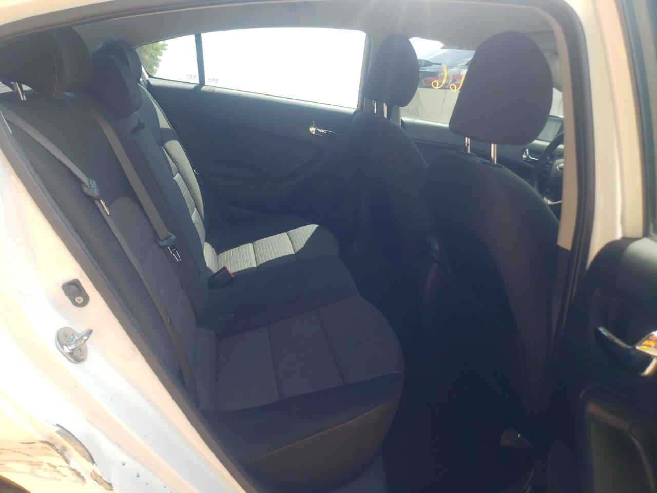 Photo 6 from auction – 2015 KIA FORTE LX with VIN KNAFX4A60F5427333