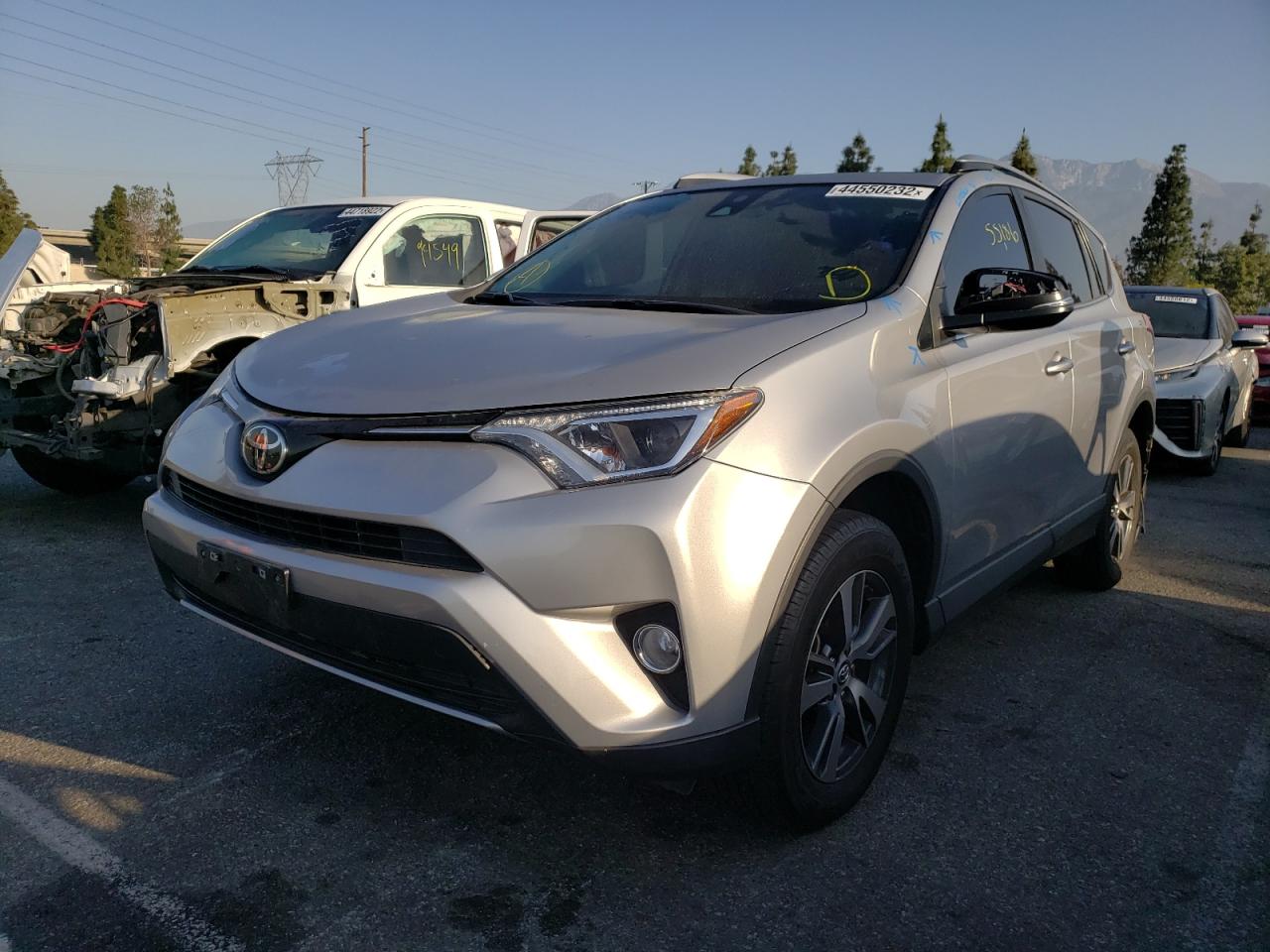 Photo 2 from auction – 2017 TOYOTA RAV4 XLE with VIN 2T3WFREV2HW376093