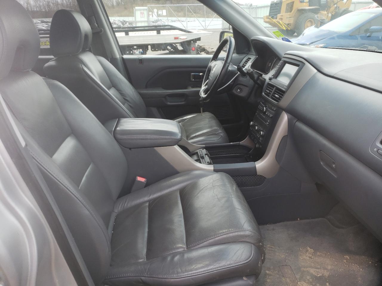 Photo 5 from auction – 2006 HONDA PILOT EX with VIN 2HKYF18786H538529