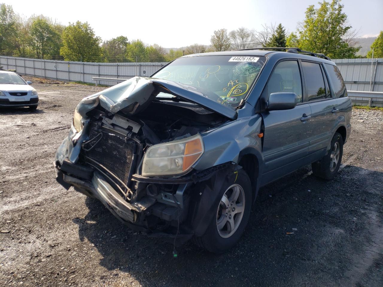 Photo 2 from auction – 2006 HONDA PILOT with VIN 5FNYF18636B020088