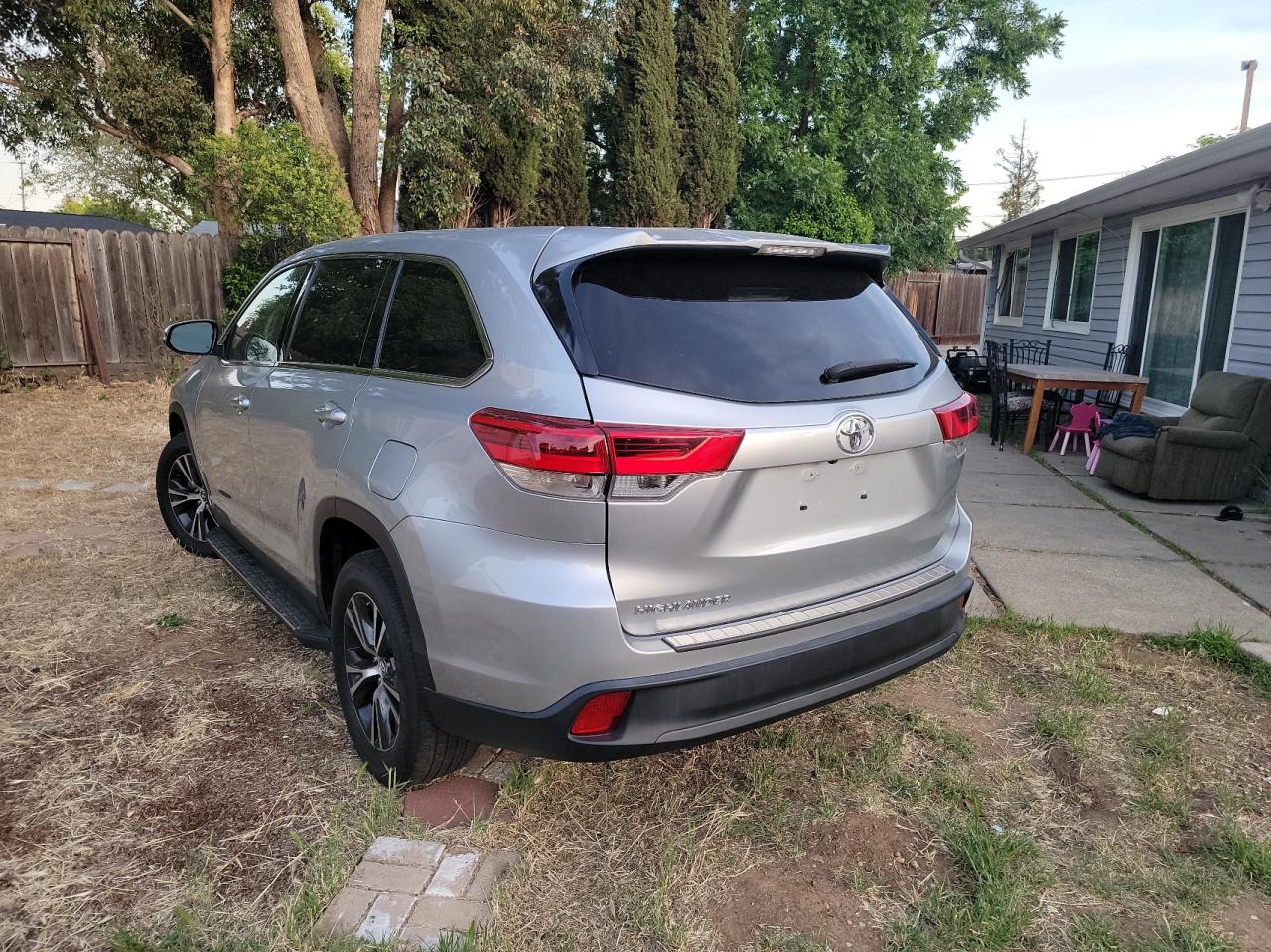 Photo 3 from auction – 2019 TOYOTA HIGHLANDER with VIN 5TDZZRFH9KS290592