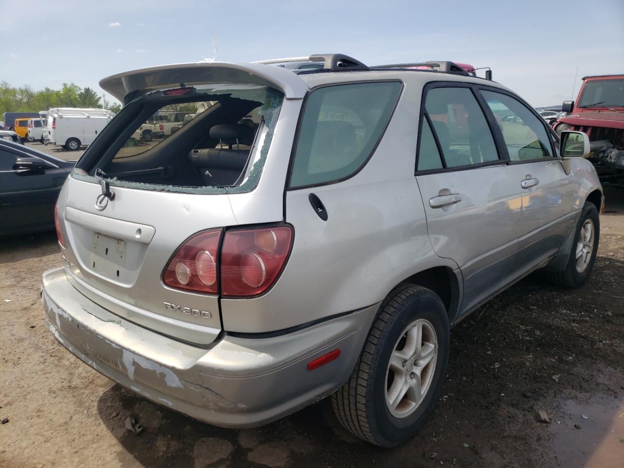 Photo 4 from auction – 2000 LEXUS RX 300 with VIN JT6HF10U9Y0142831