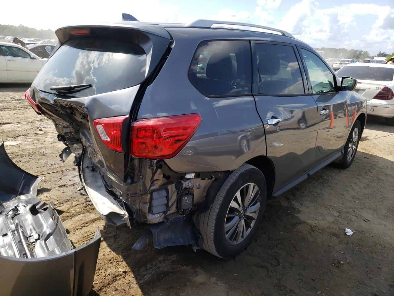 Photo 4 from auction – 2019 NISSAN PATHFINDER with VIN 5N1DR2MNXKC593596