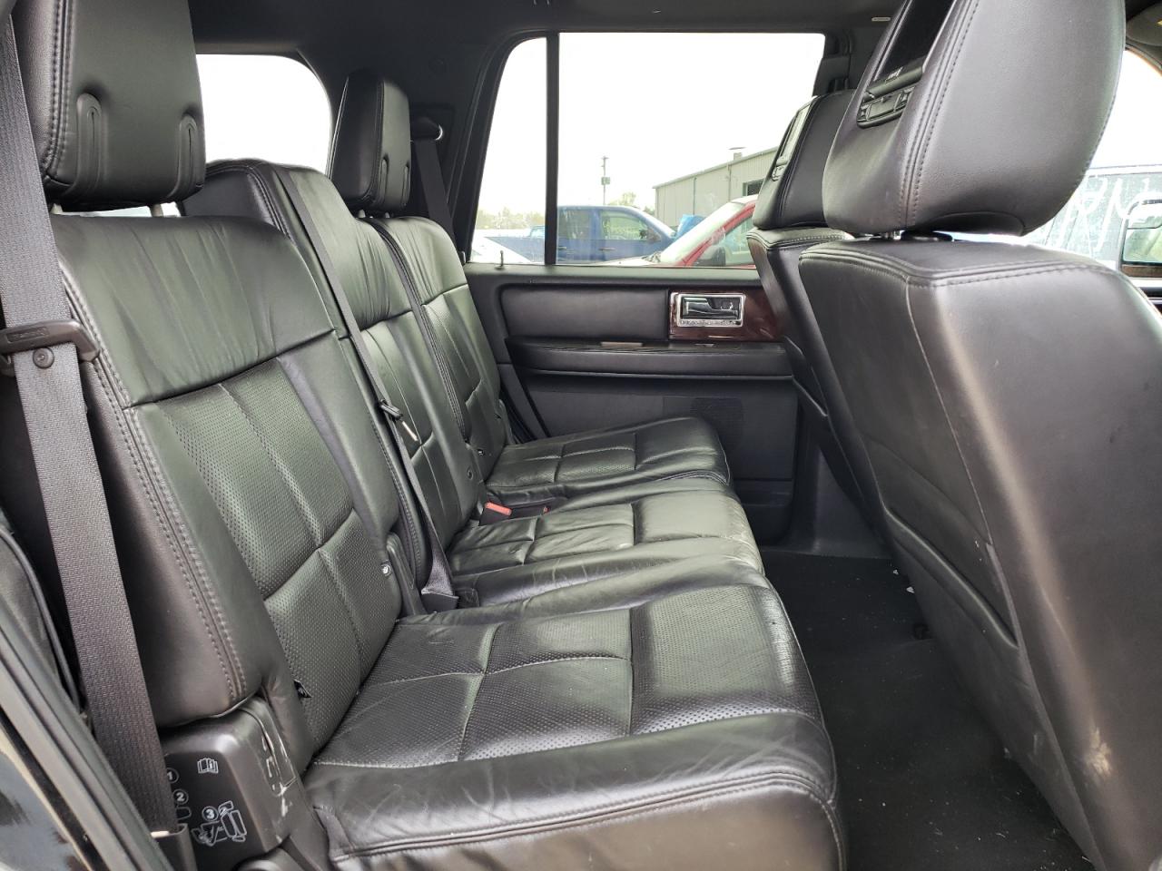 Photo 6 from auction – 2012 LINCOLN NAVIGATOR with VIN 5LMJJ2J58CEL03003