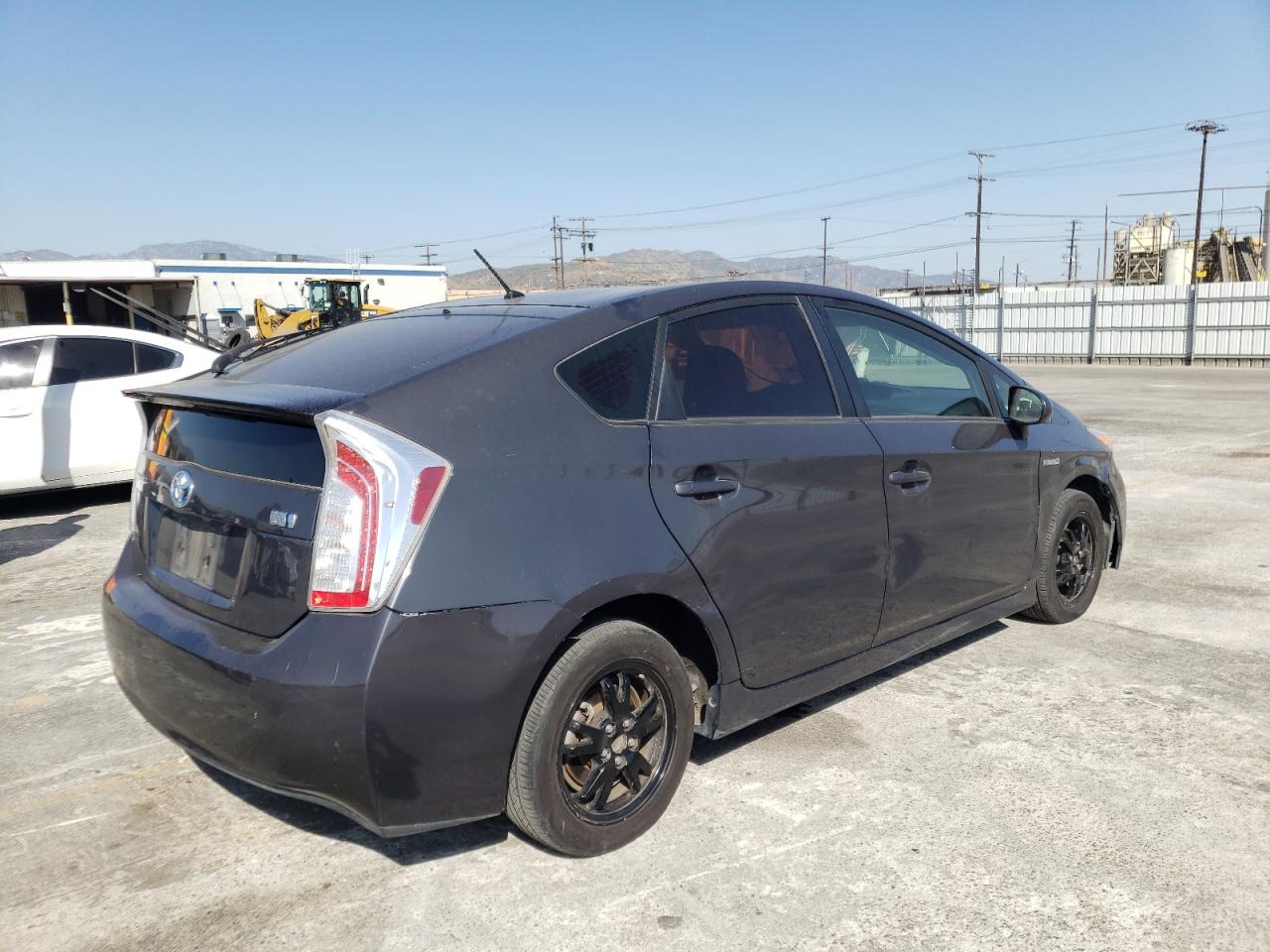 Photo 4 from auction – 2014 TOYOTA PRIUS with VIN JTDKN3DU9E0385915