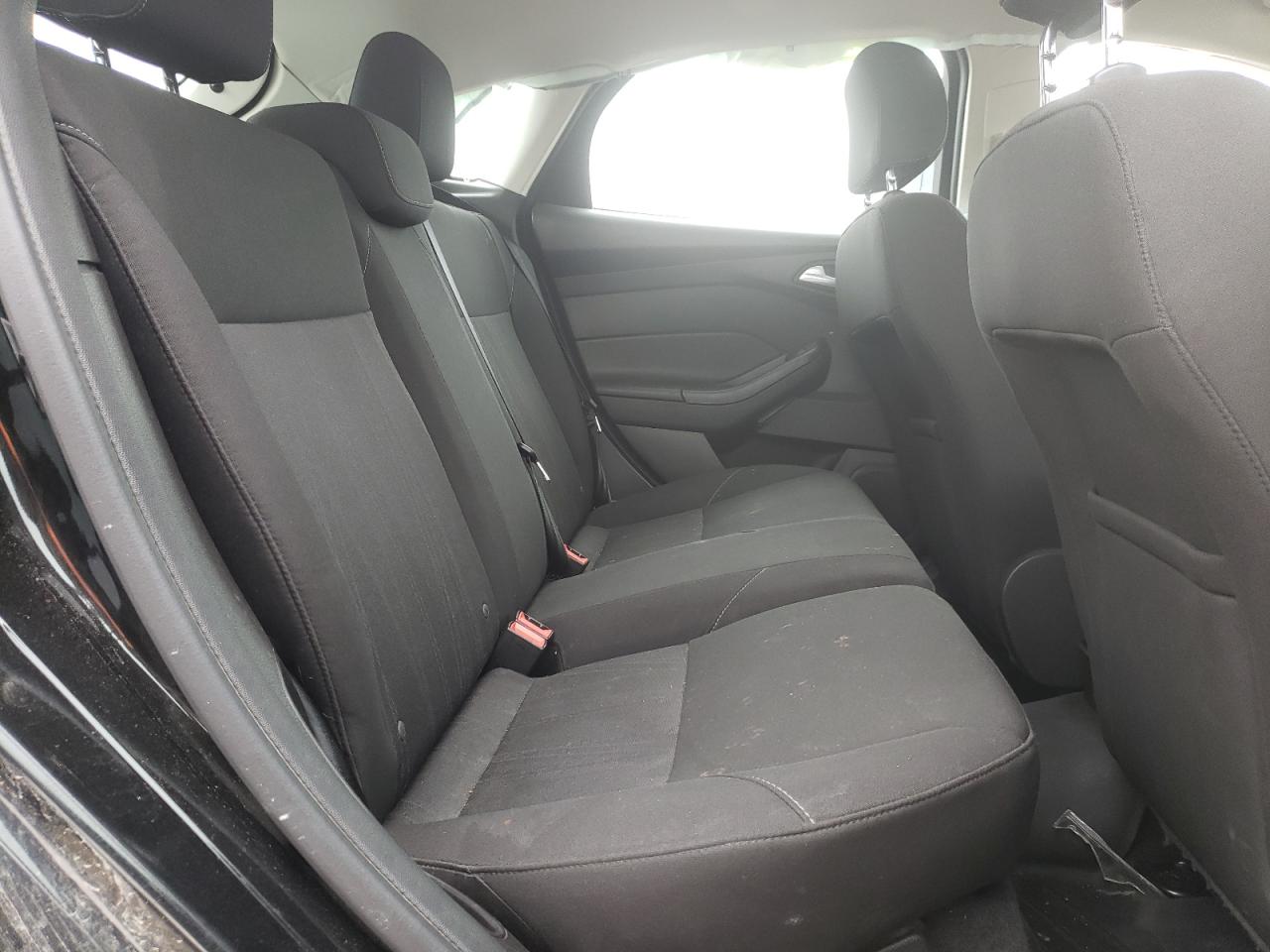 Photo 6 from auction – 2015 FORD FOCUS SE with VIN 1FADP3K27FL327148