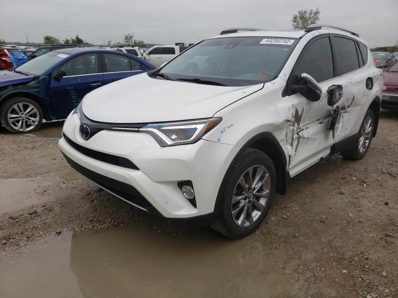 Photo 2 from auction – 2017 TOYOTA RAV4 LIMIT with VIN 2T3DFREV5HW641905