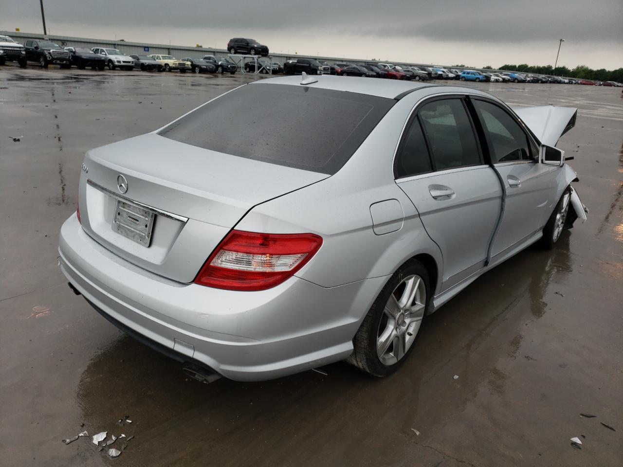 Photo 4 from auction – 2011 MERCEDES-BENZ C300 with VIN WDDGF5EB8BR167117