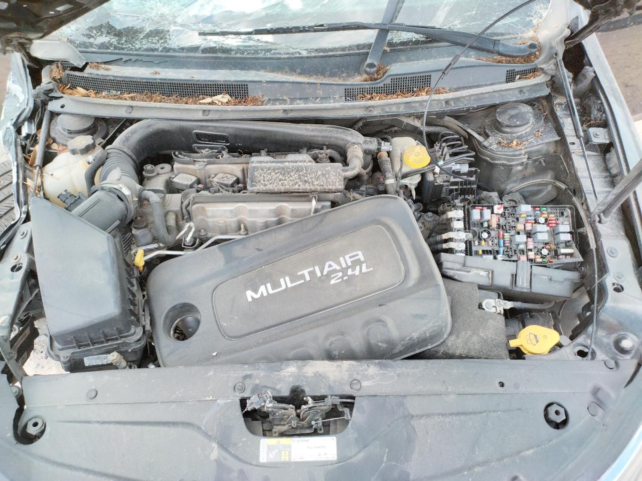 Photo 7 from auction – 2016 CHRYSLER 200 C with VIN 1C3CCCCB6GN109888