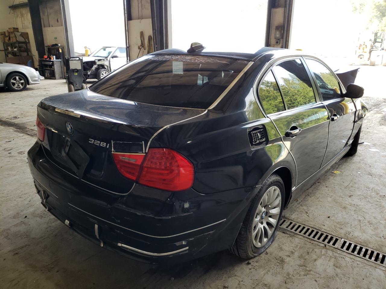 Photo 4 from auction – 2009 BMW 328 I with VIN WBAPH77589NM45326