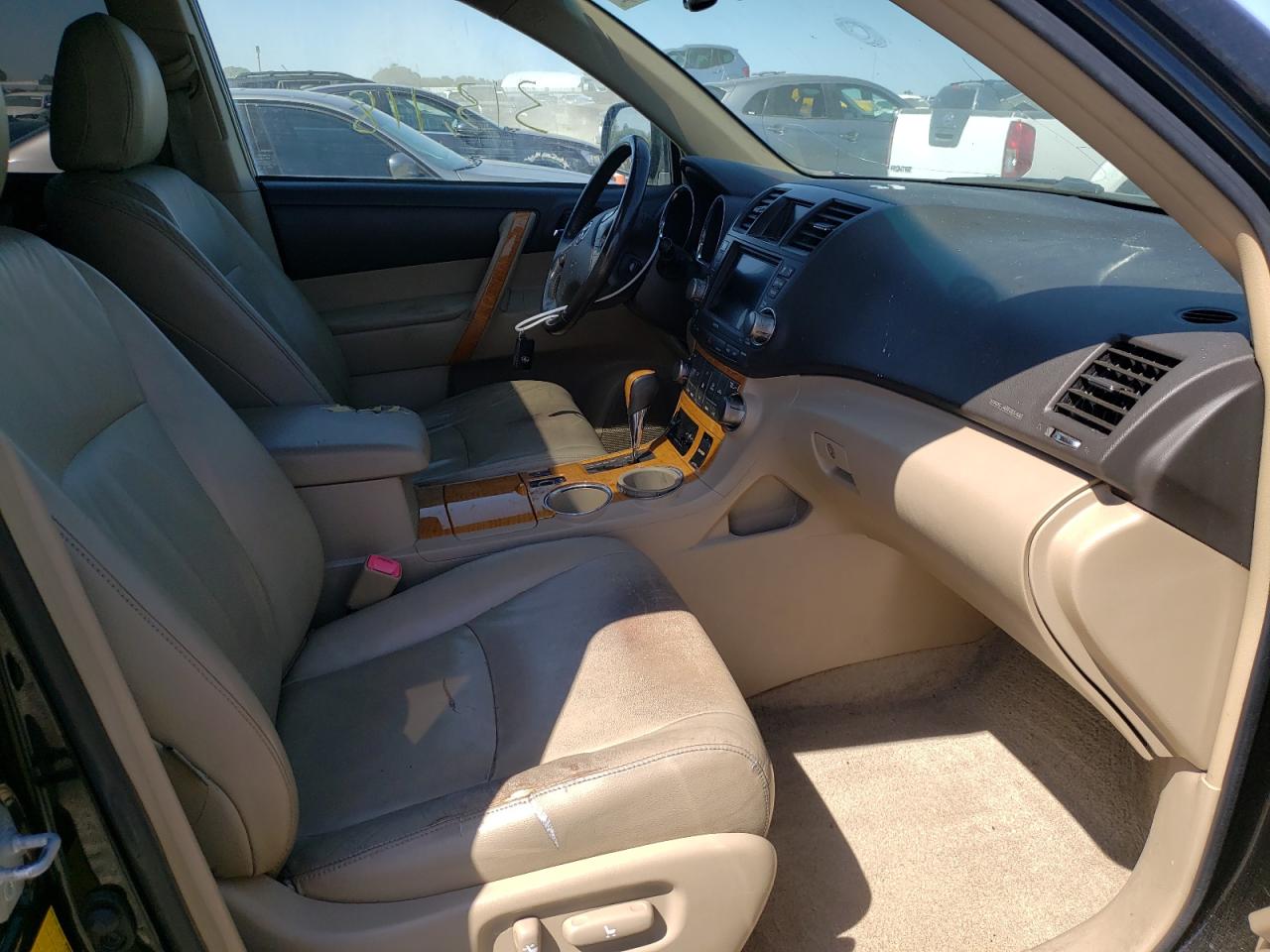Photo 5 from auction – 2008 TOYOTA HIGHLANDER with VIN JTEEW44A182001555