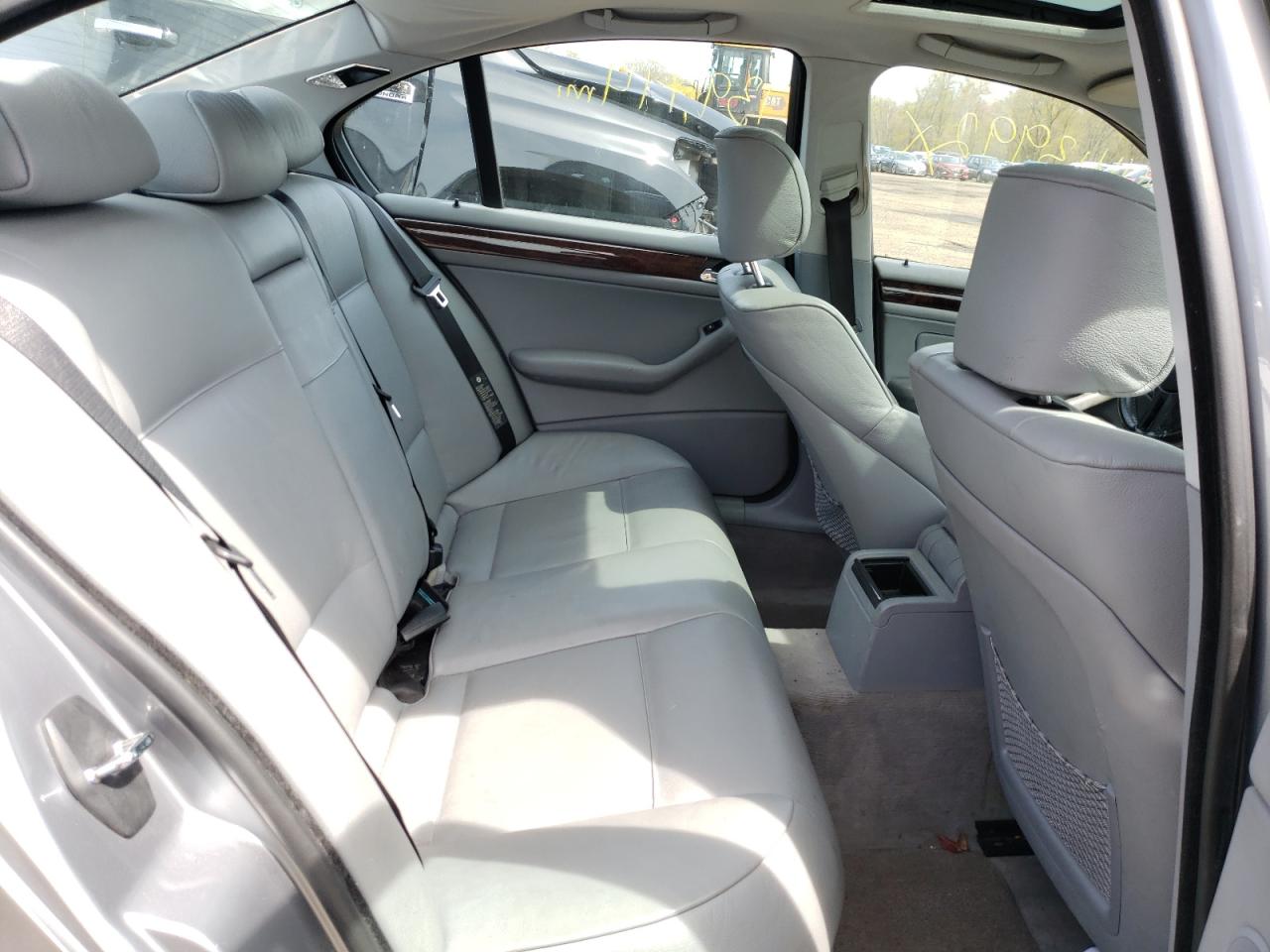 Photo 6 from auction – 2004 BMW 325 I with VIN WBAET37404NJ84059