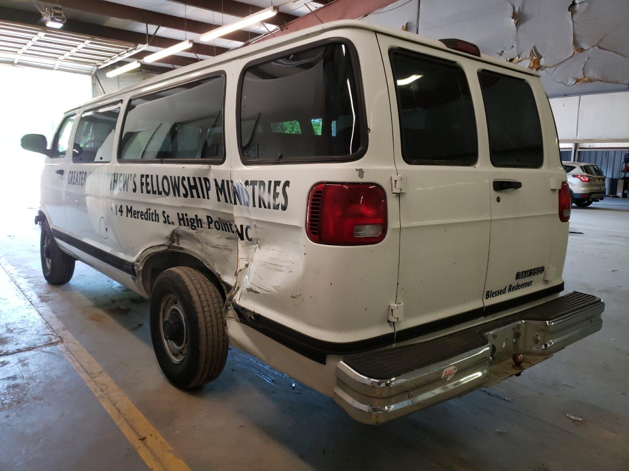 Photo 3 from auction – 2001 DODGE RAM WAGON with VIN 2B5WB35Y61K541597