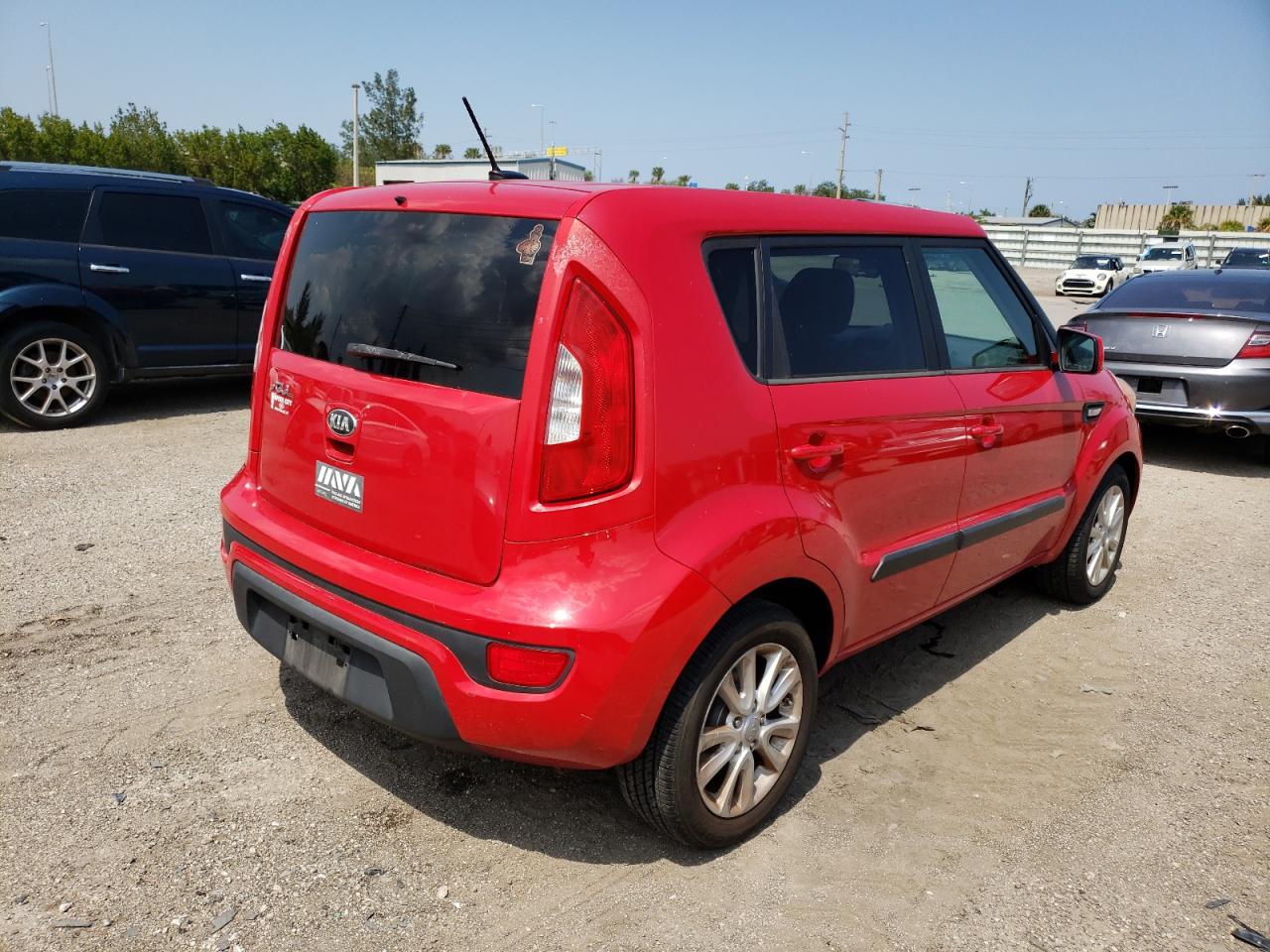 Photo 4 from auction – 2013 KIA SOUL with VIN KNDJT2A55D7554973