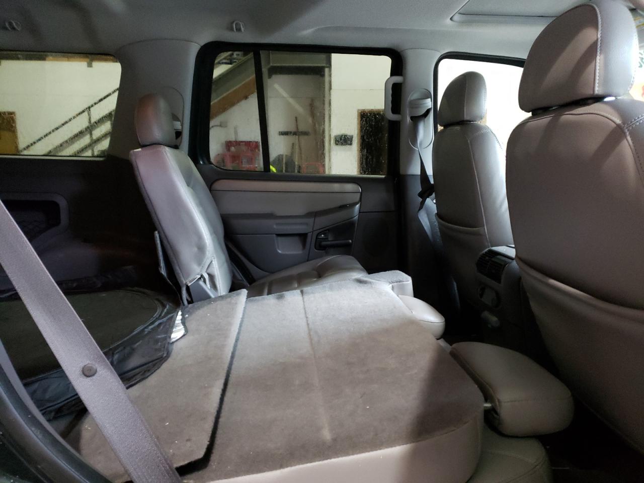 Photo 6 from auction – 2004 FORD EXPLORER X with VIN 1FMZU73W34UA95197