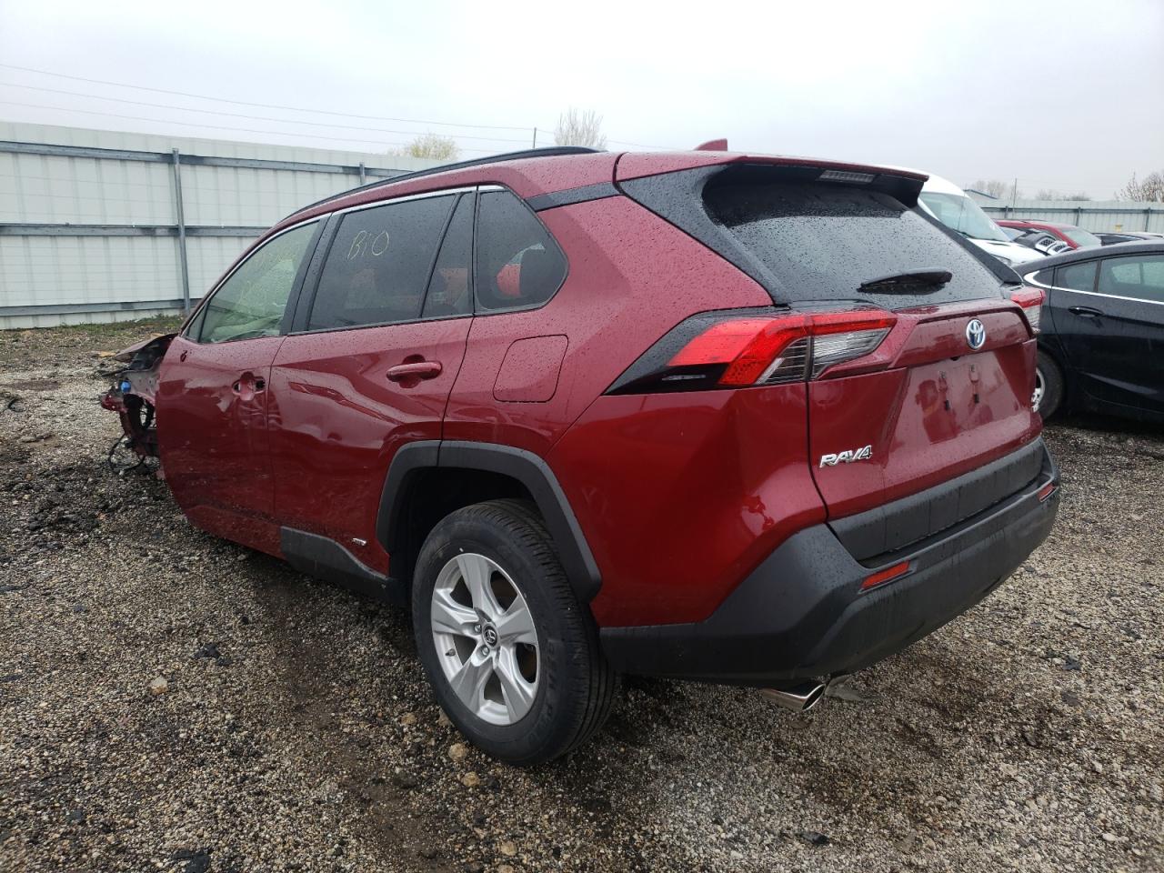 Photo 3 from auction – 2019 TOYOTA RAV4 XLE with VIN JTMRWRFV4KD024651