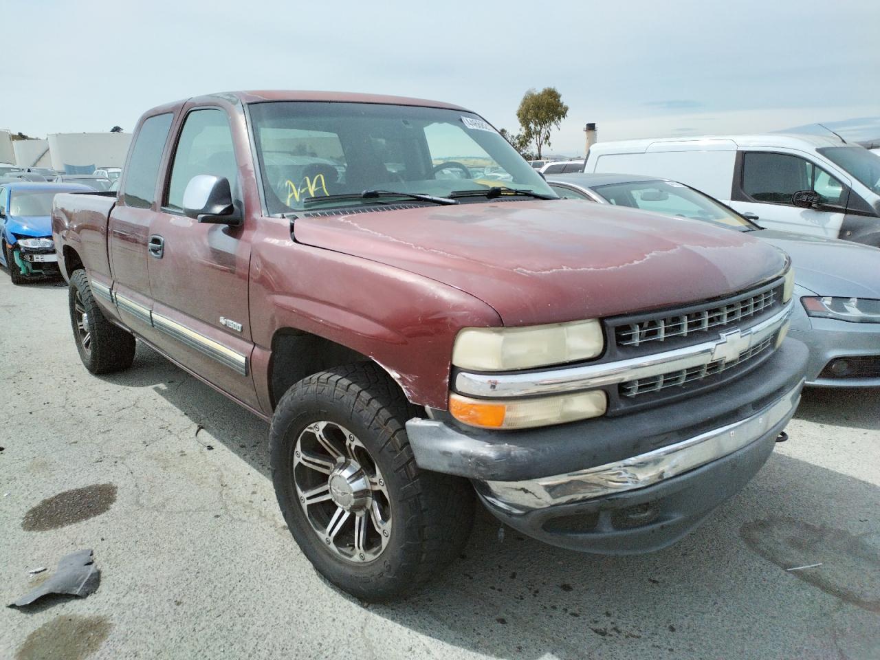 CHEVROLET SILVERADO 2000 with VIN 1GCEK19T6YE211866 - Photo from auction
