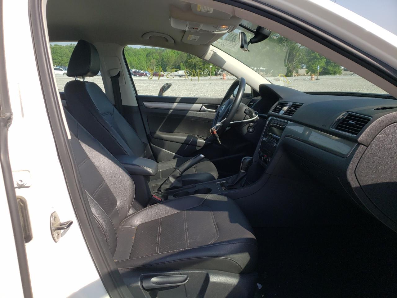 Photo 5 from auction – 2014 VOLKSWAGEN PASSAT S with VIN 1VWAS7A39EC031671