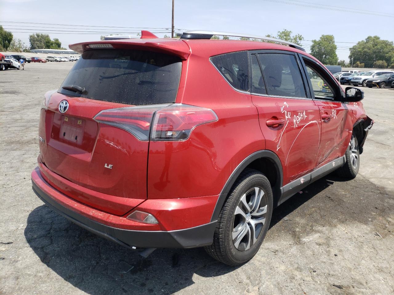 Photo 4 from auction – 2017 TOYOTA RAV4 LE with VIN JTMZFREV9HJ129648