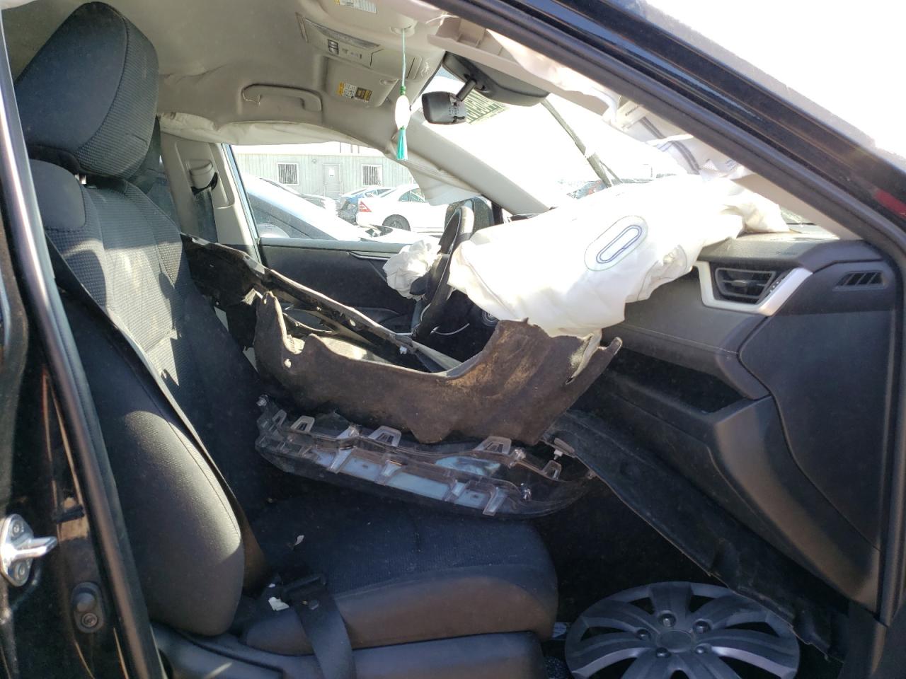 Photo 5 from auction – 2020 TOYOTA RAV4 LE with VIN 2T3H1RFV7LC047129