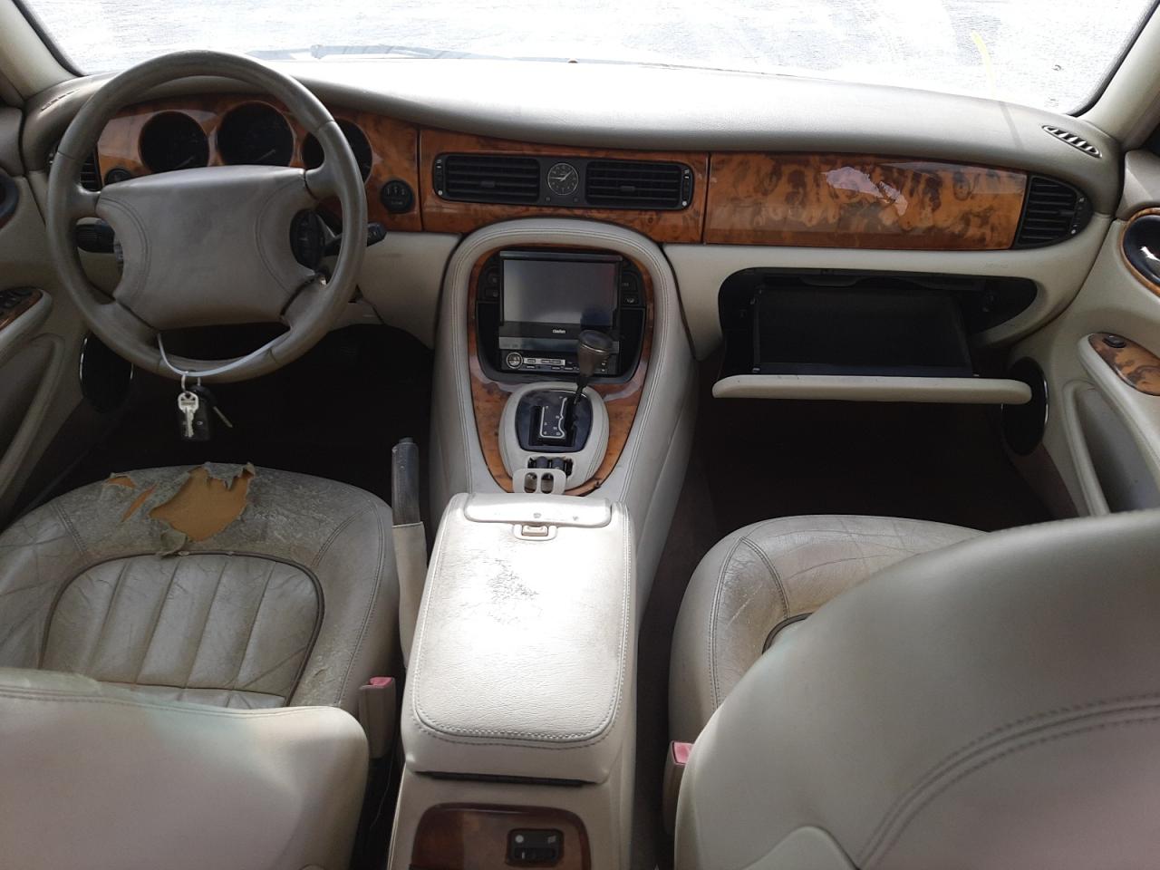 Photo 9 from auction – 2000 JAGUAR XJ8 with VIN SAJDA14C5YLF03336
