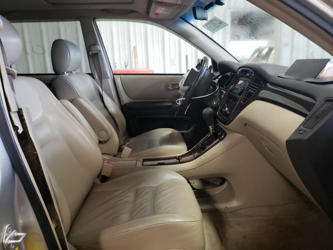 Photo 5 from auction – 2002 TOYOTA HIGHLANDER with VIN JTEGF21A020033885