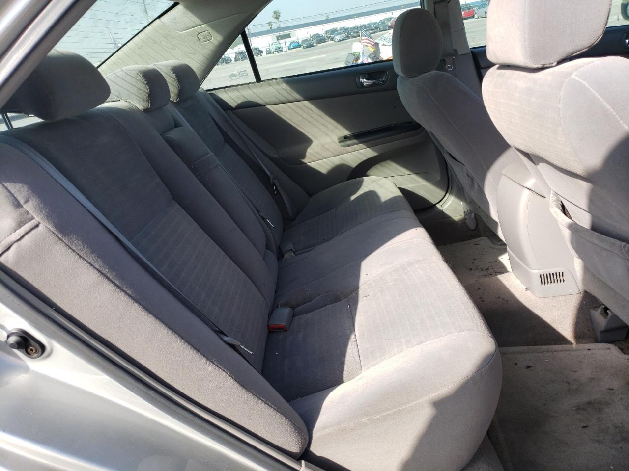 Photo 6 from auction – 2005 TOYOTA CAMRY LE with VIN 4T1BE30K45U075048