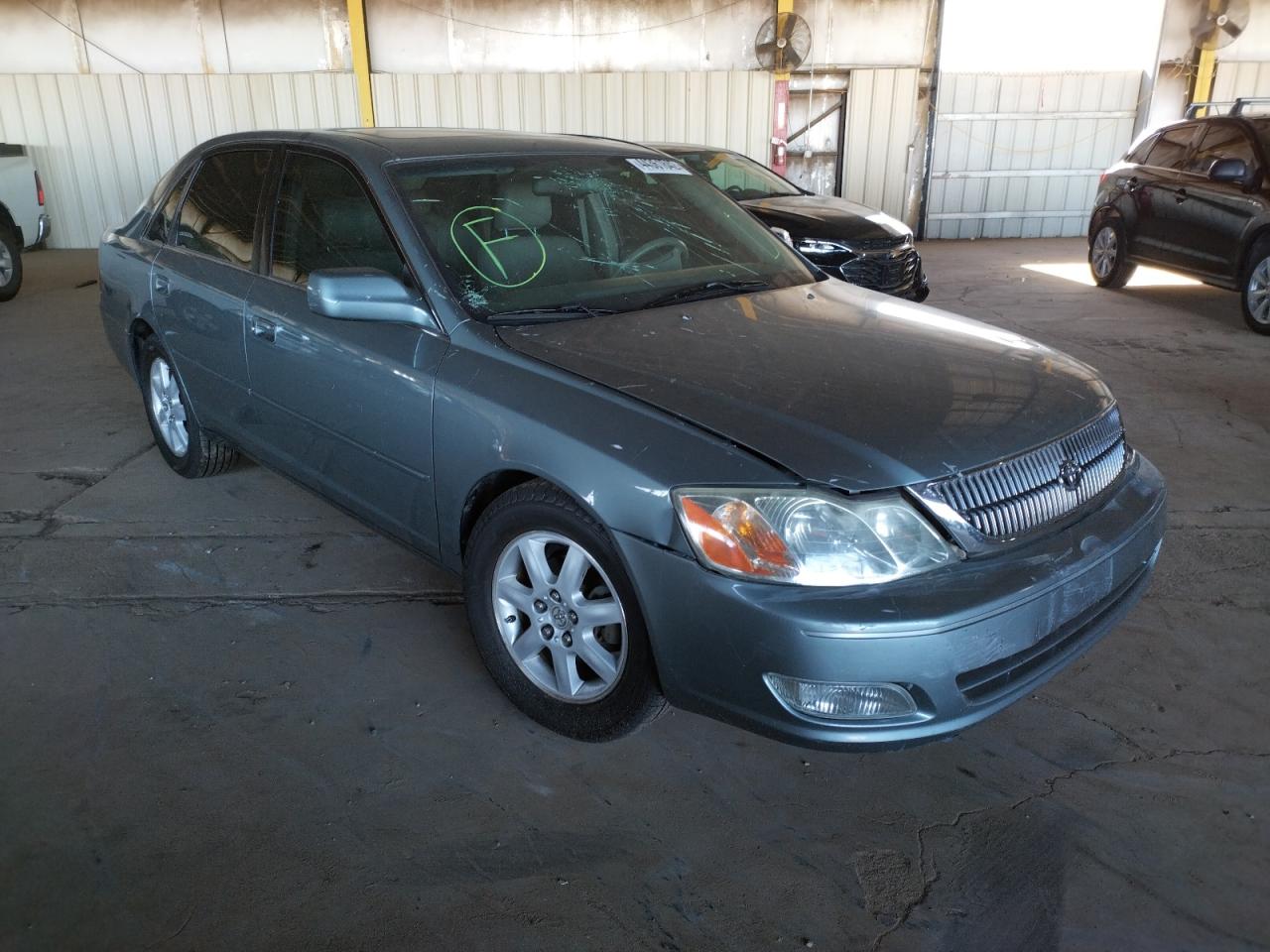 TOYOTA AVALON XL 2002 with VIN 4T1BF28B32U262174 - Photo from auction
