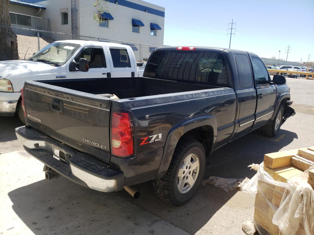 Photo 4 from auction – 2005 CHEVROLET SILVERADO with VIN 1GCEK19BX5E258370