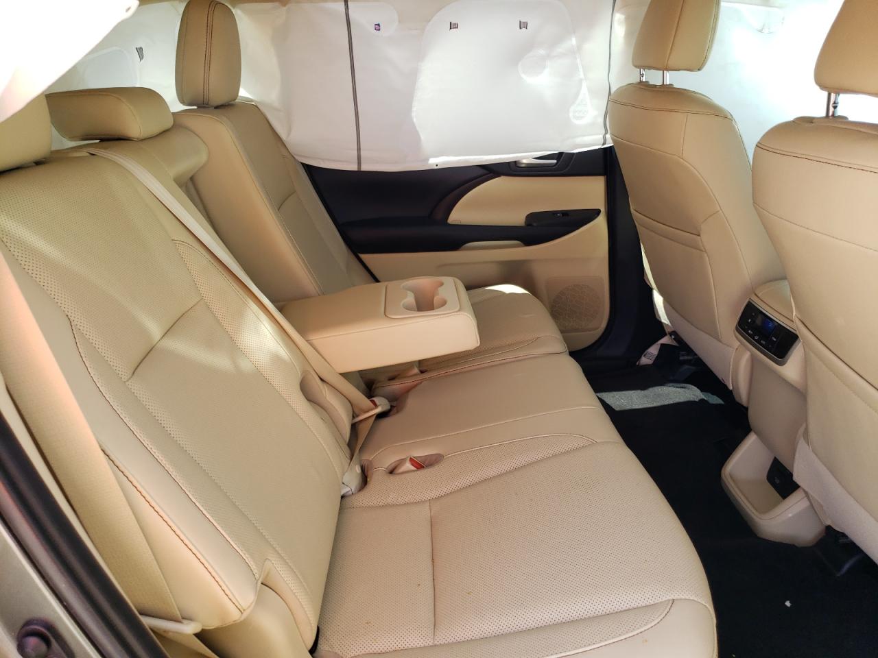 Photo 6 from auction – 2019 TOYOTA HIGHLANDER with VIN 5TDYZRFH3KS305843