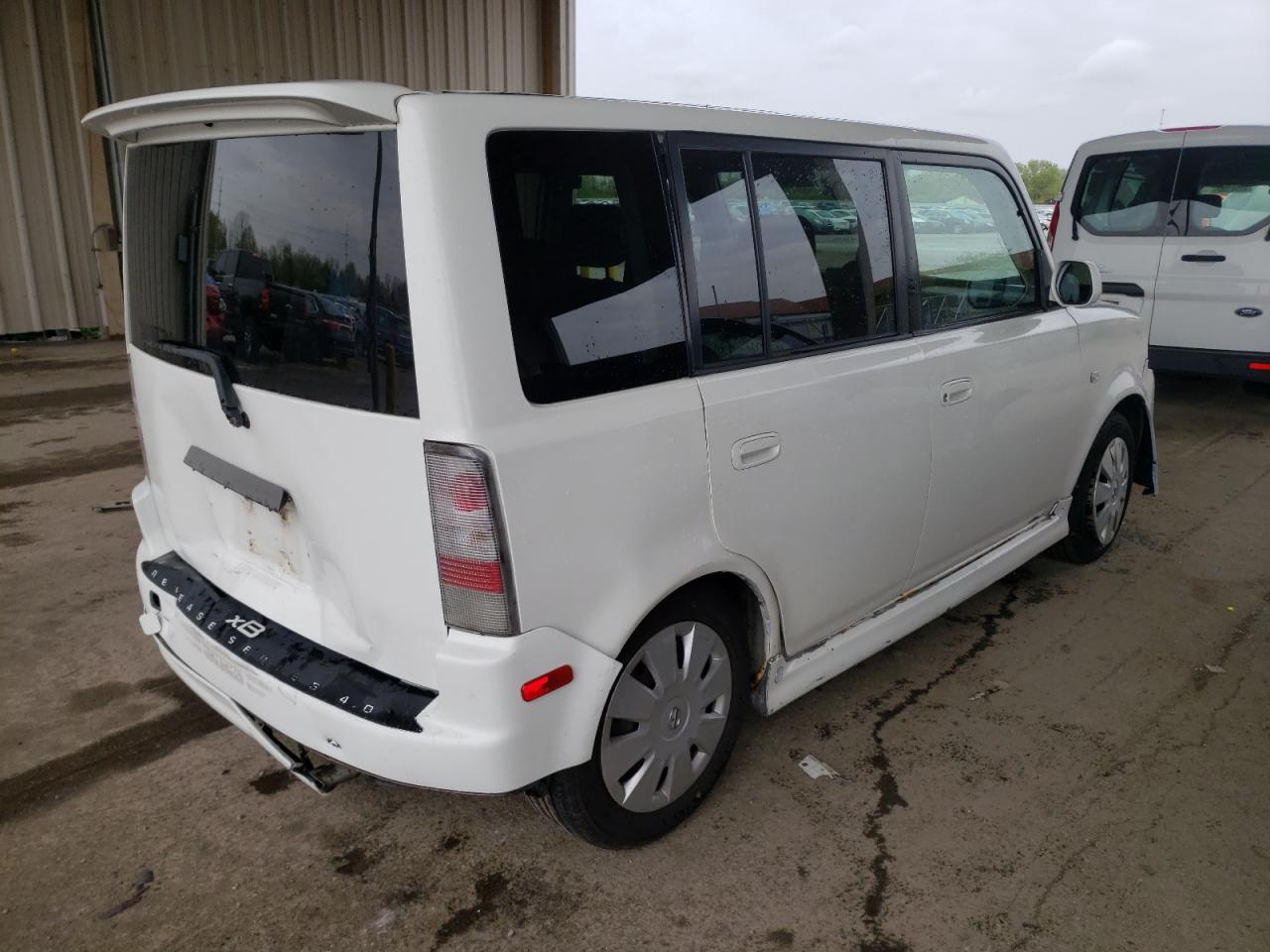 Photo 4 from auction – 2005 TOYOTA SCION XB with VIN JTLKT324154020344