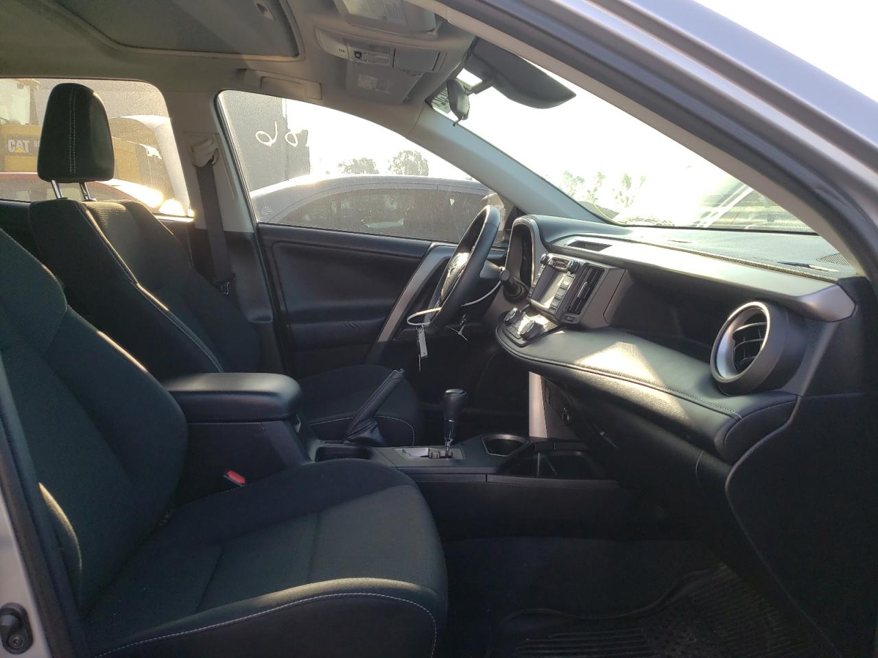 Photo 5 from auction – 2017 TOYOTA RAV4 XLE with VIN 2T3WFREV2HW376093