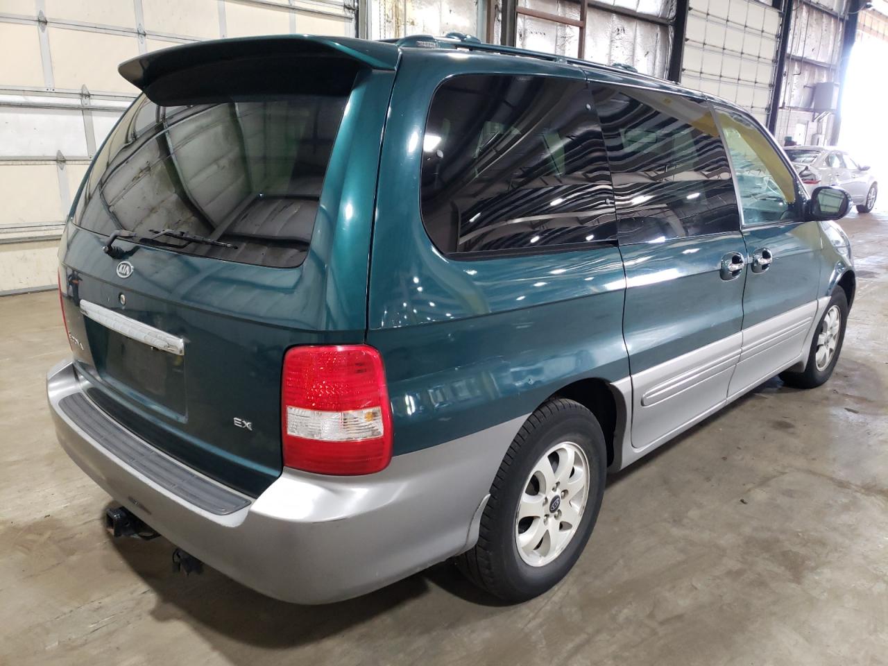Photo 4 from auction – 2005 KIA SEDONA EX with VIN KNDUP132556673628