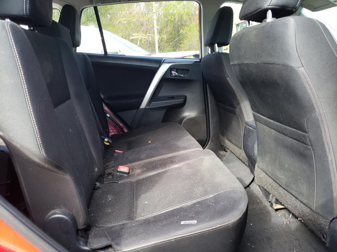 Photo 18 from auction – 2015 TOYOTA RAV4 XLE with VIN JTMRFREV8FJ048573