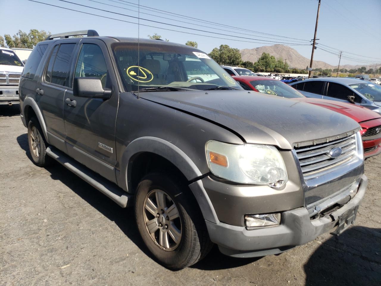 FORD EXPLORER X 2006 مع رقم تعريف المركبة 1FMEU63E96ZA01135 - صورة من المزاد