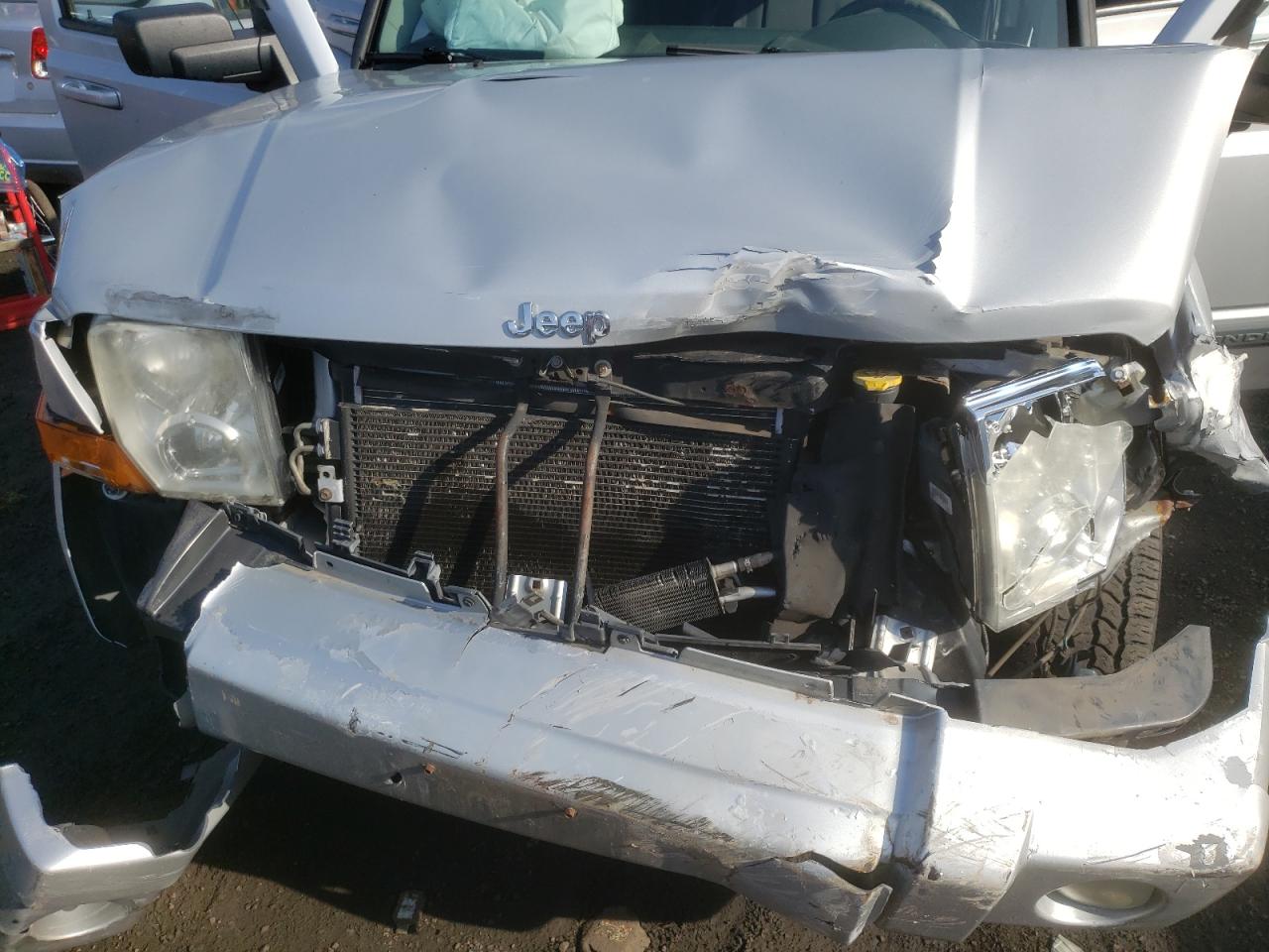 Photo 7 from auction – 2008 JEEP COMMANDER with VIN 1J8HG48K88C166586
