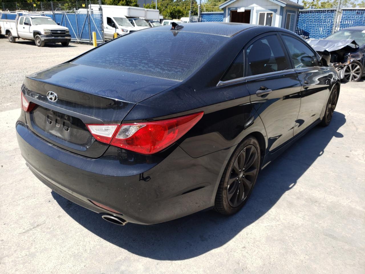 Photo 4 from auction – 2011 HYUNDAI SONATA with VIN 5NPEC4AC9BH008567
